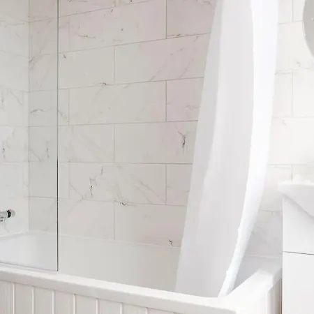 Stylish Renovated Near Headingley & Park *