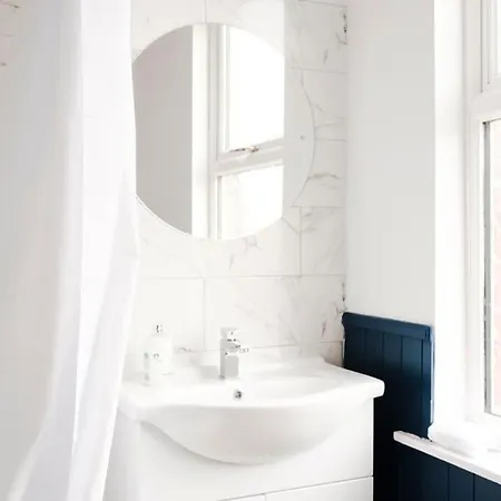 Stylish Renovated Near Headingley & Park Apartment Leeds (West Yorkshire)