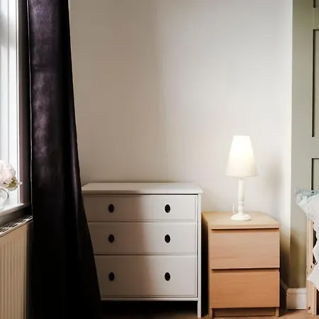 Apartment Stylish Renovated Near Headingley & Park