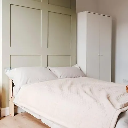Stylish Renovated Near Headingley & Park Apartment *