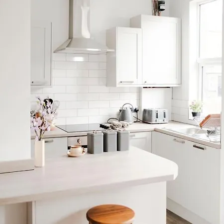 Stylish Renovated Near Headingley & Park *
