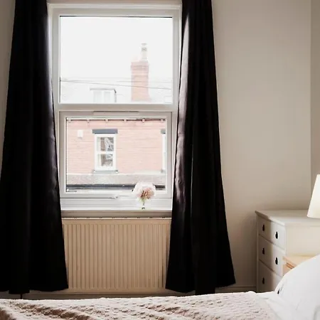 Stylish Renovated Near Headingley & Park *