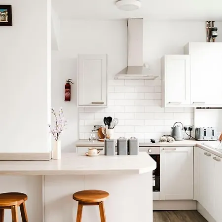 Stylish Renovated Near Headingley & Park