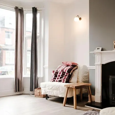 Apartment Stylish Renovated Near Headingley & Park *